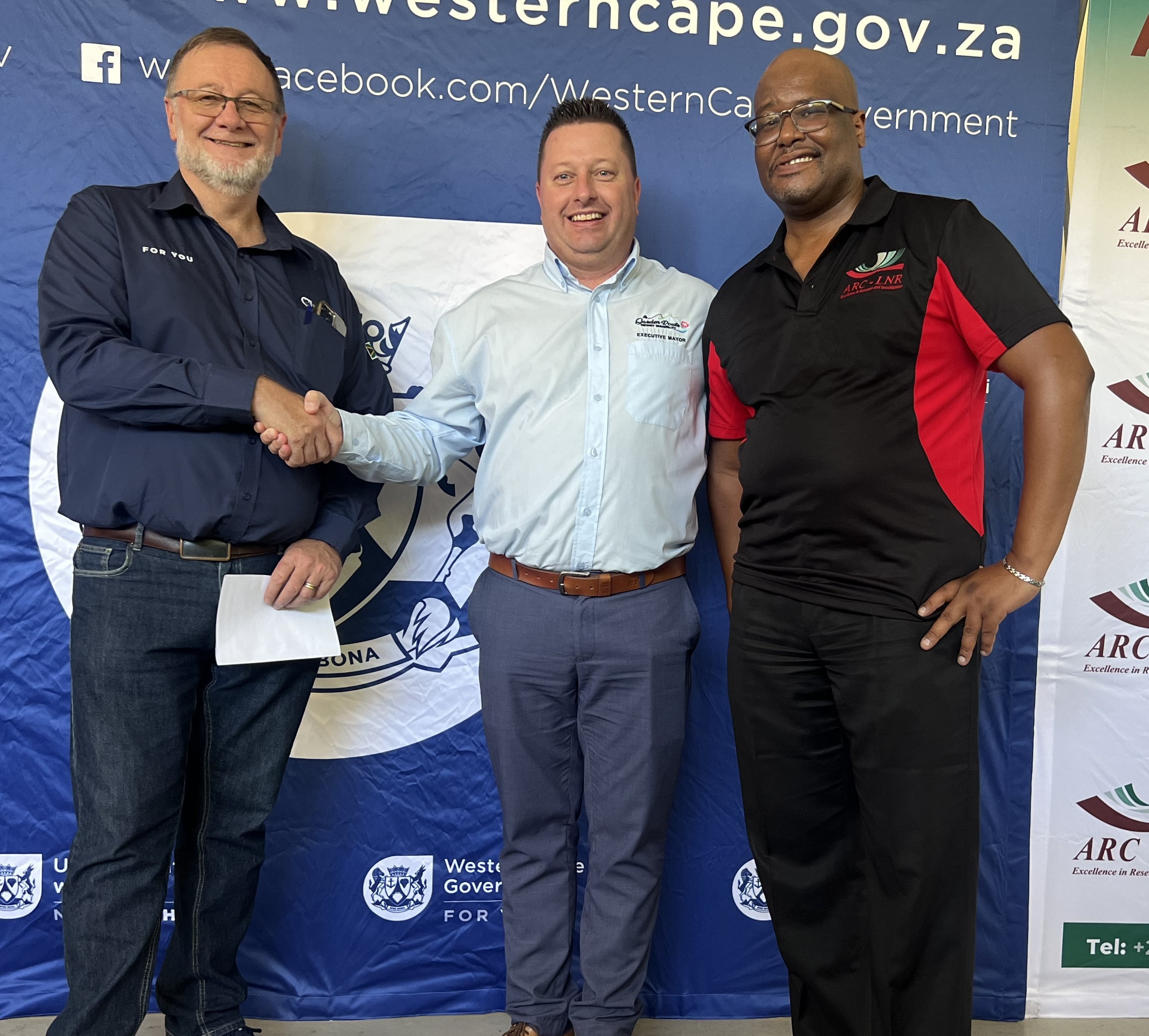 From left to right: Minister Anton Bredell; Andrew Stroebel, Executive Mayor for the Garden Route District Municipality; Prof Bongani Ndimba, Research Director at the ARC.