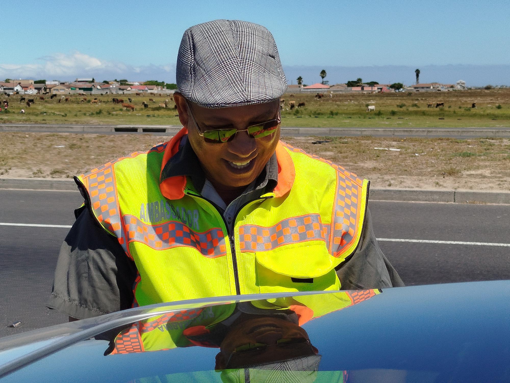 Minister Meyer raising awarness about FMD at trafiic check near Wesbank