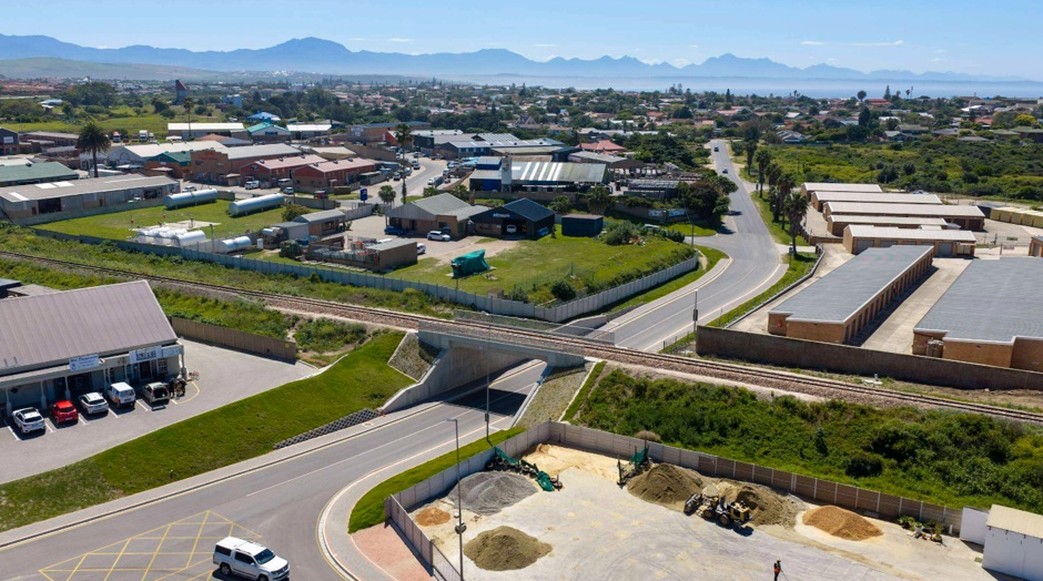 Garret Street rail-over-road bridge