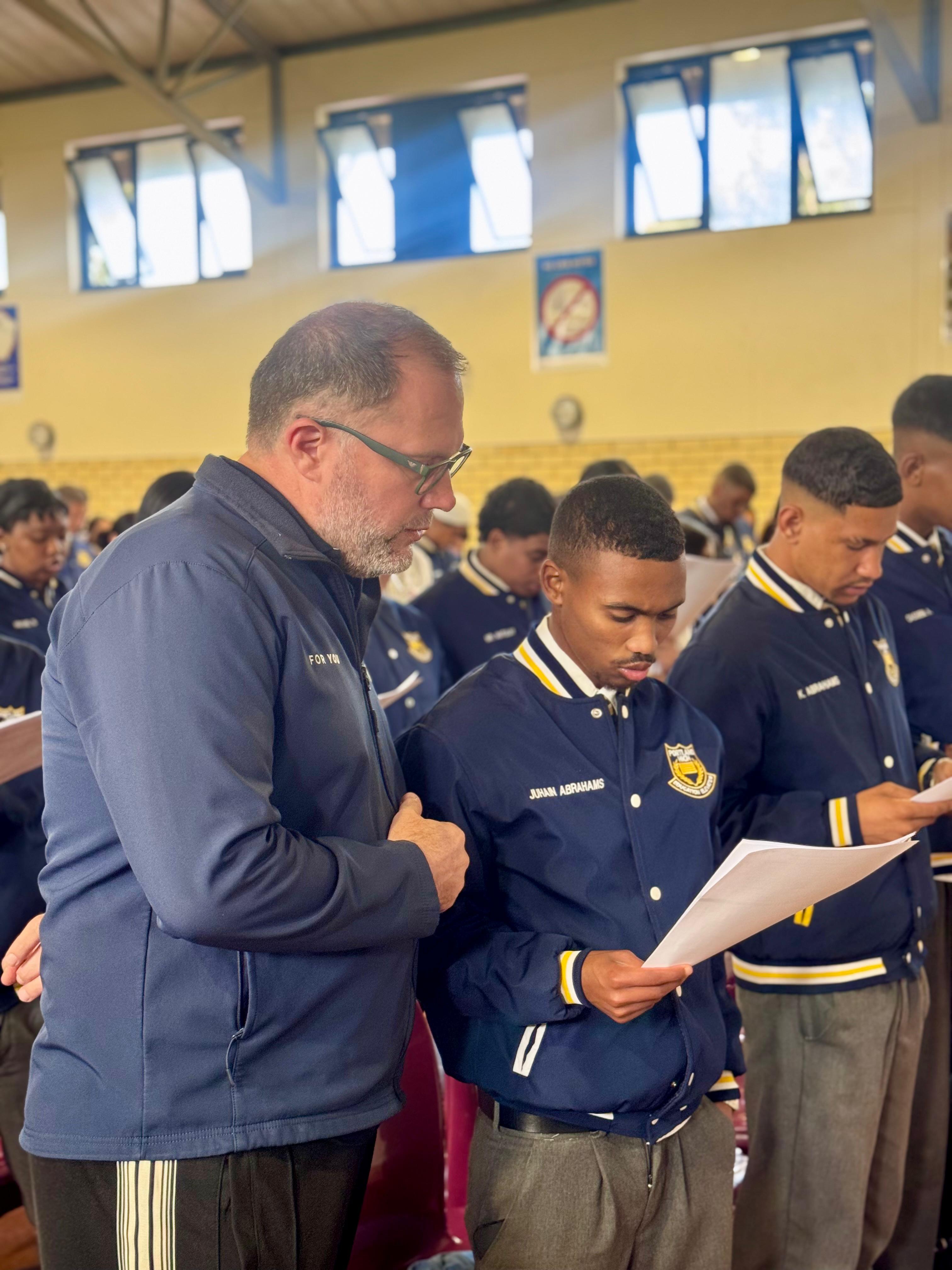 Minister Londt reads the pledge along with the matriculants.
