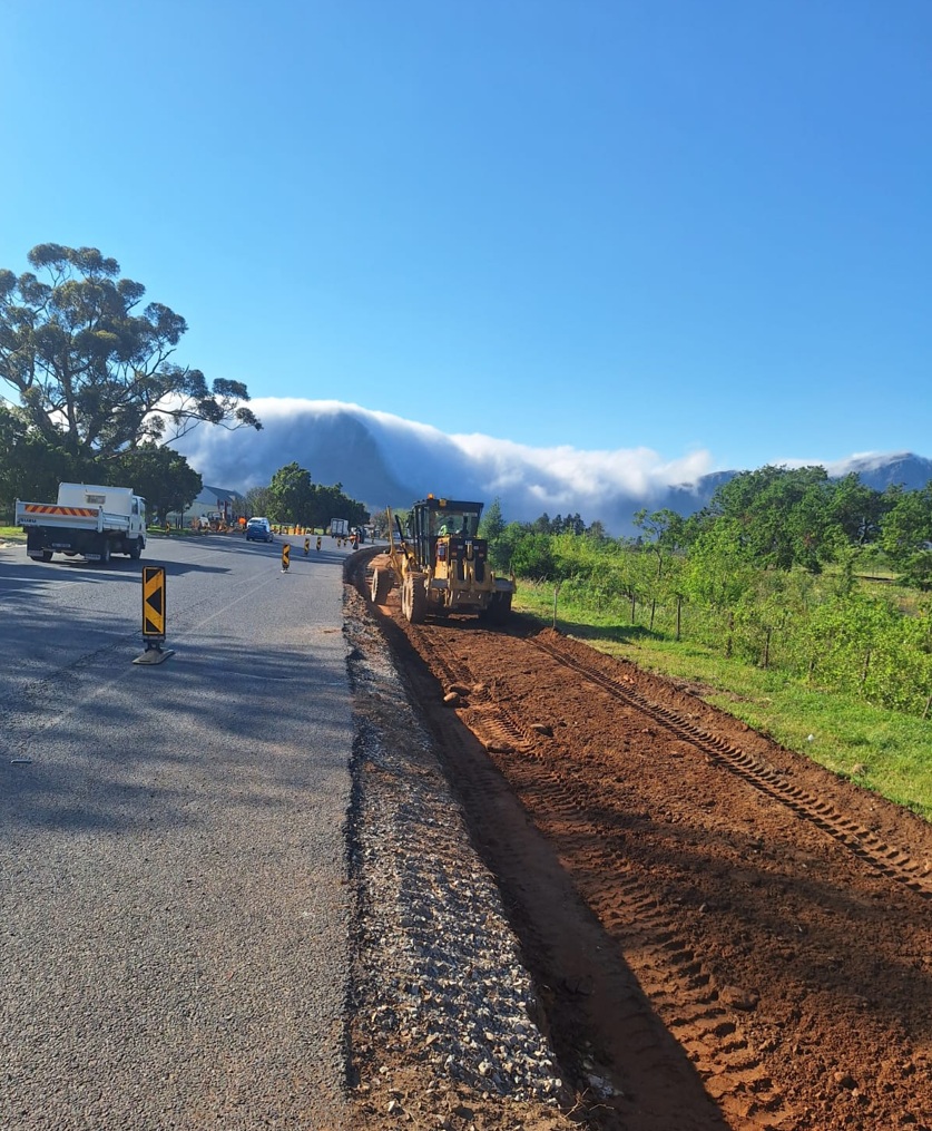 Layerworks construction at Le Roux intersection