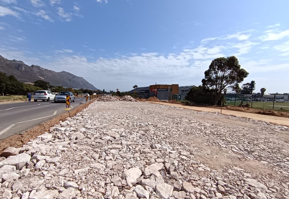 Sir Lowry's Pass Road 2