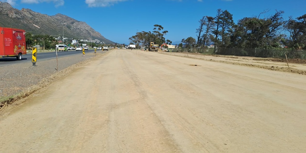 Sir Lowry's Pass Road 3