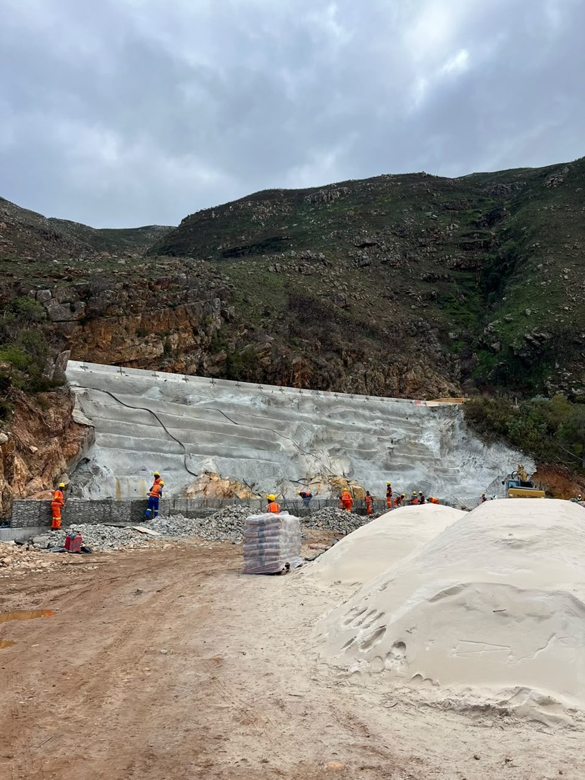 Slip repairs in Franschhoek Pass