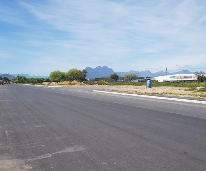 Access to future development between Waarburgh Road and the N1.