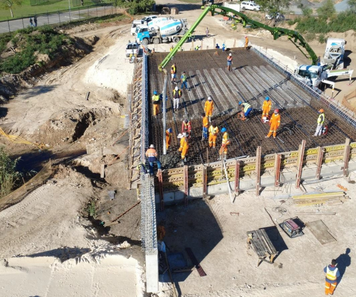 Casting of Van Wyk river bridge deck