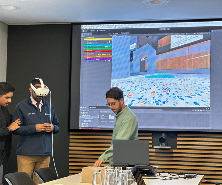 Provincial Minister Tertuis Simmers experiencing a 3D view of a digital twin