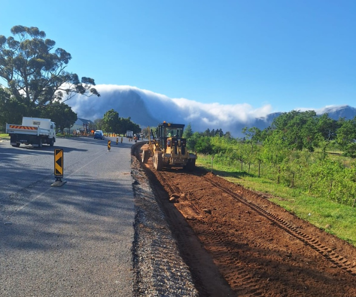 Layerworks construction at Le Roux intersection