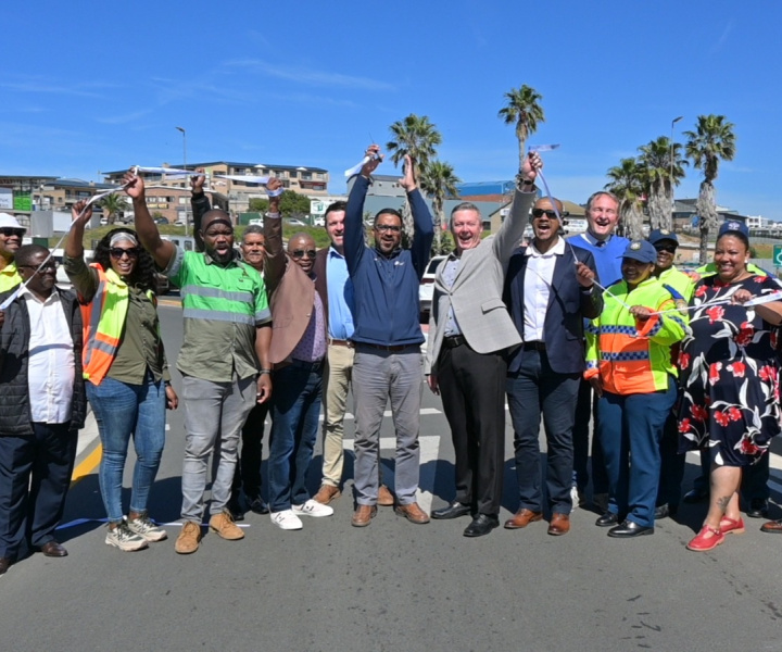 Ribbon-cutting opening of Louis Fourie Road