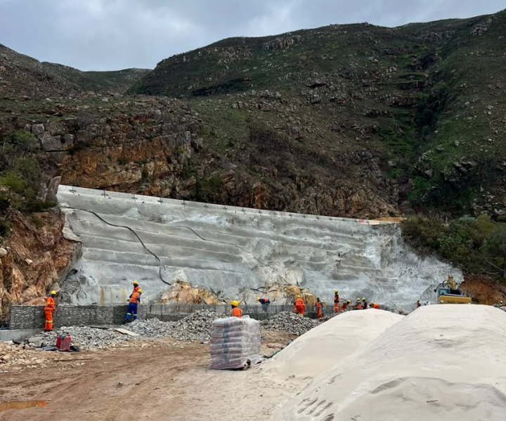 Slip repairs in Franschhoek Pass