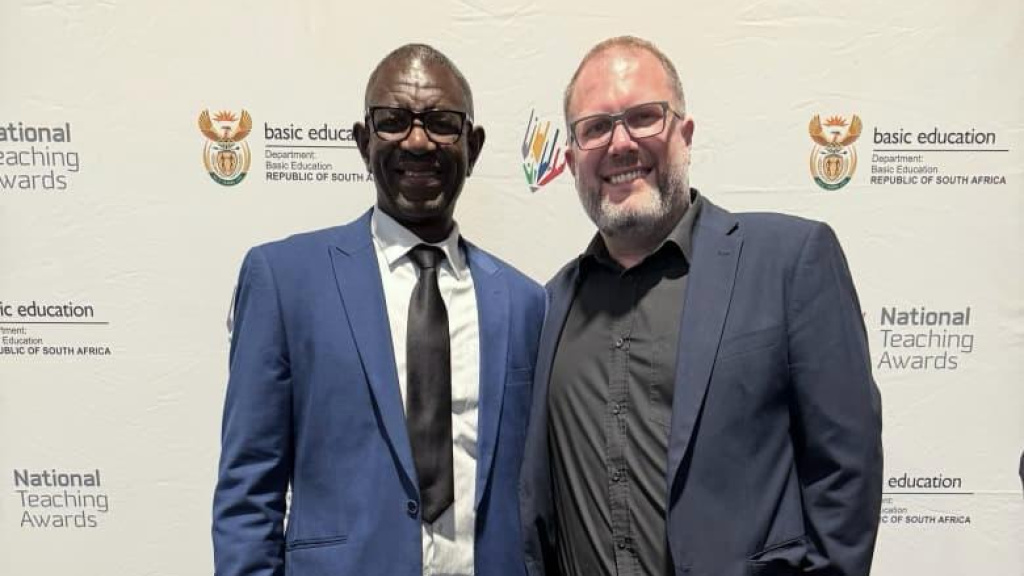 Mthobi Fihla with Minister Londt