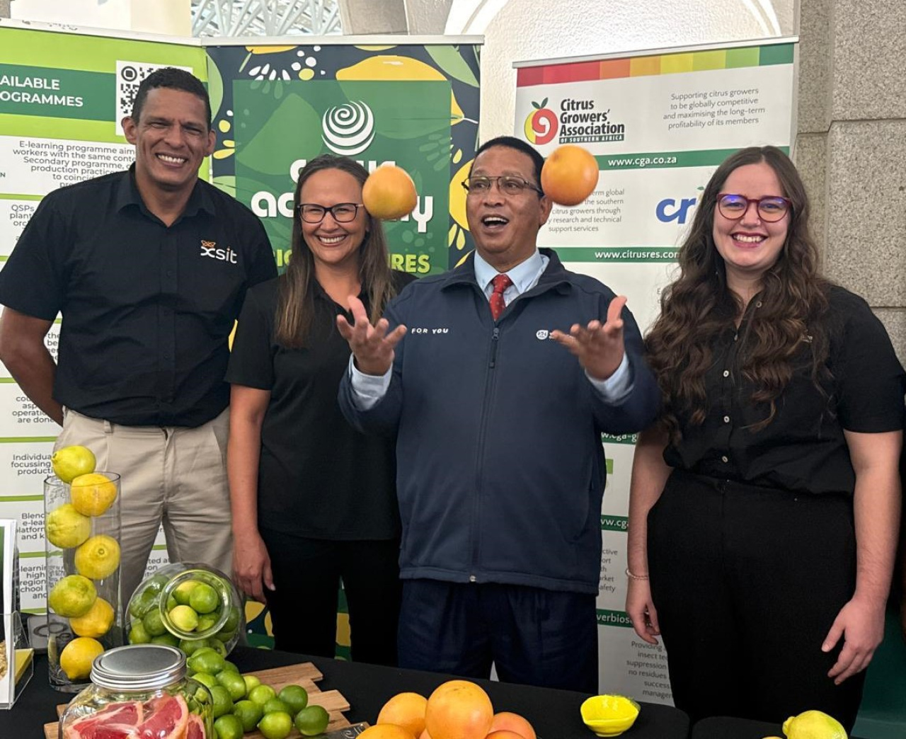 Minister Meyer enjoys a lighter moment with representives of the Citrus Organisation