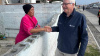 Premier Winde engaging with a Tafelsig resident