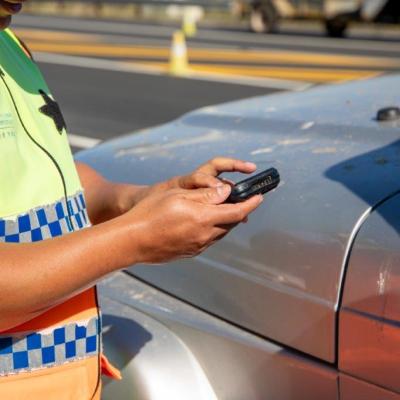 Traffic officer scanning info