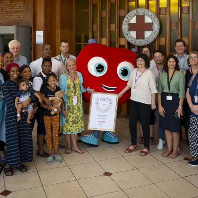 Organ transplant patients, parents and hospital staff from Red Cross and Groote Schuur gathered for the handover of the artwork and programme at the Red Cross War Memorial Children’s Hospital.