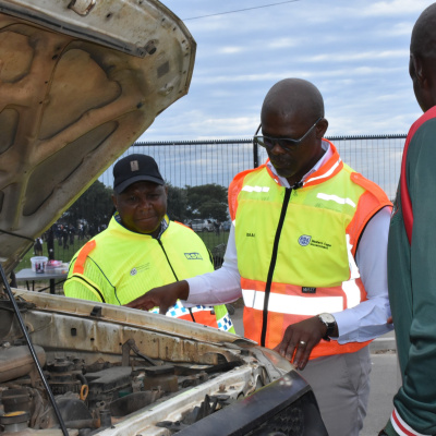 minister-sileku-at-the-scholar-transport-safety-operation 