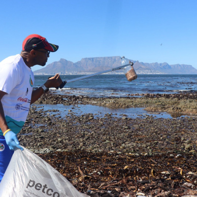 Minister cleaning at Robben Island