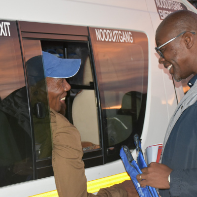 Minister Sileku engages with commuter 