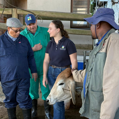 Minister Meyer visiting Braams Voerkrale