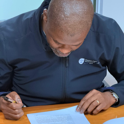 minister-sileku-signs-affidavit