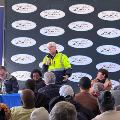 Premier Winde addressing Prince Albert residents