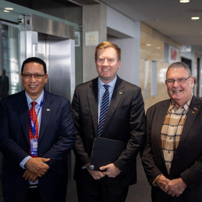 Ivan Meyer, Dean MacPherson and Terry Gale, Chairperson Exporters Western Cape